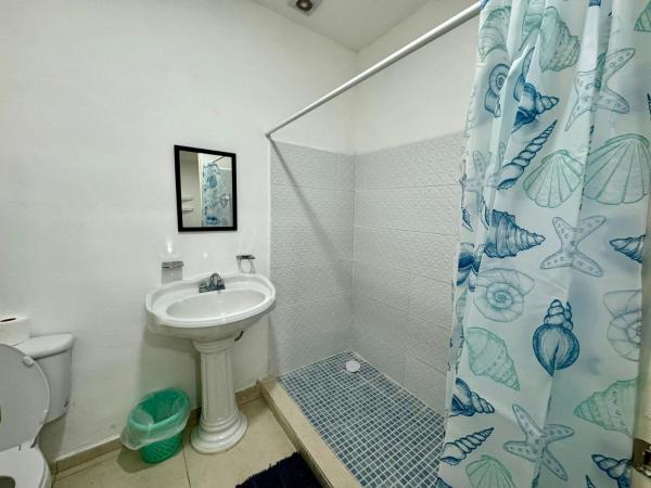 Isla Venados Habitaciones Vacacionales : photo 4 de la chambre chambre quadruple avec salle de bains privative