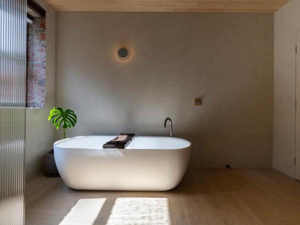 In The Brick Spa And Hotel : photo 7 de la chambre chambre familiale avec salle de bains privative