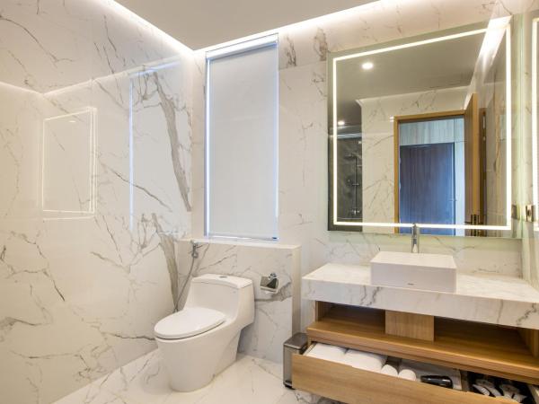 Kinaralana Hotel Yogyakarta : photo 4 de la chambre suite lit queen-size