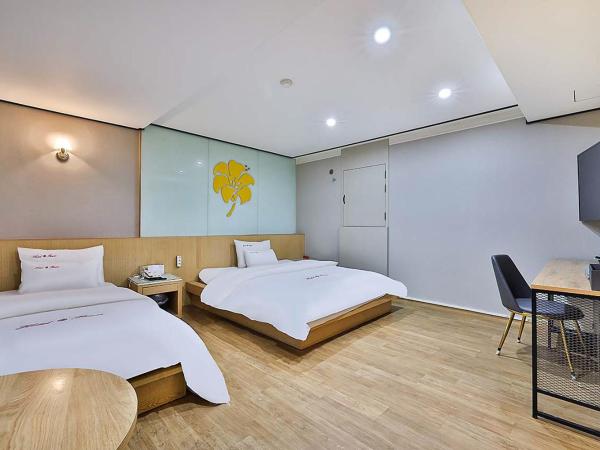 Flower Hotel : photo 2 de la chambre chambre lits jumeaux