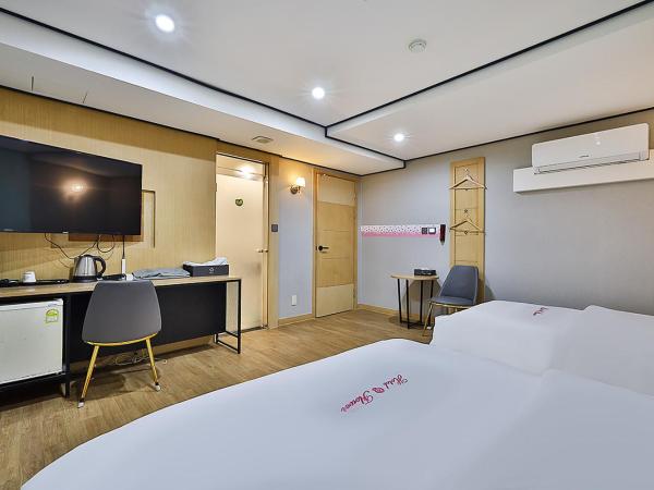 Flower Hotel : photo 3 de la chambre chambre lits jumeaux