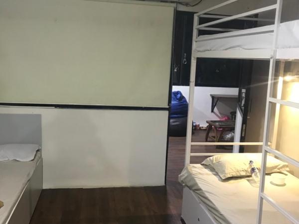 JOY HOSTEL - Digital Nomads Hostel & PG - Koregaon Park : photo 2 de la chambre dortoir pour hommes de 6 lits