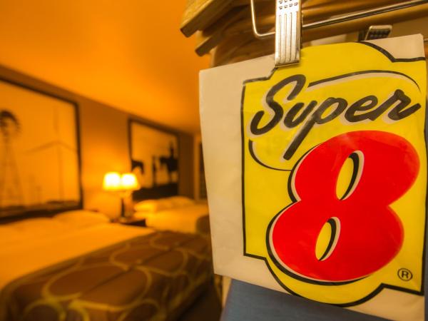 Super 8 by Wyndham Oklahoma Airport Fairgrounds West : photo 1 de la chambre chambre 2 lits queen-size - non-fumeurs