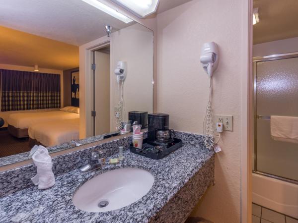 Super 8 by Wyndham Oklahoma Airport Fairgrounds West : photo 4 de la chambre chambre avec 2 lits queen-size - fumeurs