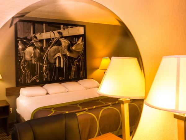 Super 8 by Wyndham Oklahoma Airport Fairgrounds West : photo 1 de la chambre chambre lit king-size - non-fumeurs