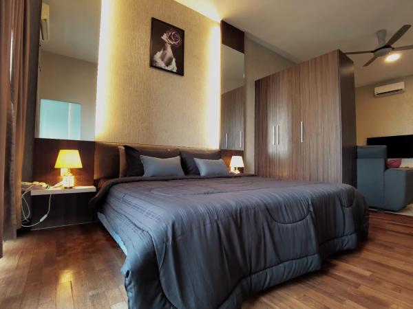 Attic Home Melaka Silverscape Residence & Jonker : photo 4 de la chambre deluxe king studio (private bathtub and city view)