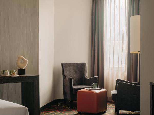 Crown Hotel Eindhoven Centre : photo 2 de la chambre chambre familiale