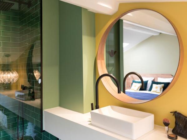 MiHotel Bellecour : photo 2 de la chambre suite junior esméralda