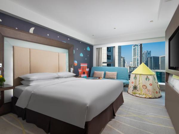 Novotel Nanjing Central : photo 1 de la chambre superior family room with  one double bed and sofabed