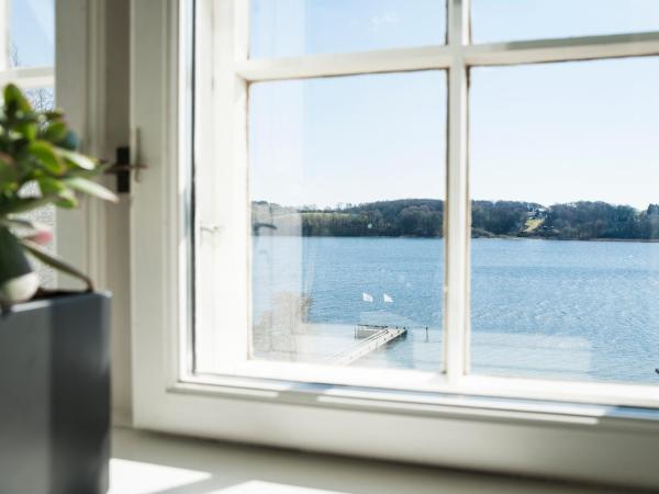 Hotel Koldingfjord : photo 1 de la chambre small double room with lake view (140 cm bed)