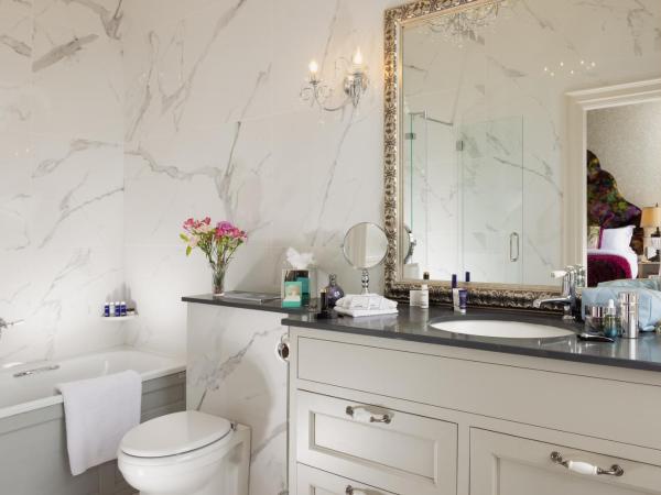 Faithlegg Hotel : photo 4 de la chambre chambre de luxe avec lit à baldaquin