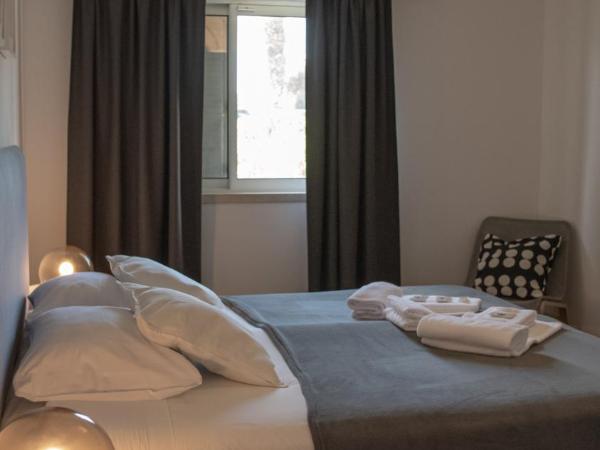 Pine House - Faro Airport, Beach and City Center : photo 5 de la chambre chambre double avec salle de bains commune