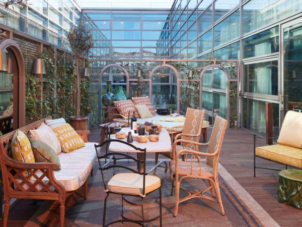 Mondrian Bordeaux Les Carmes : photo 5 de la chambre suite mondrian avec terrasse