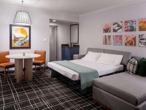 Doubletree Suites by Hilton Salt Lake City : photo 4 de la chambre suite 1 chambre lit king-size avec canapé-lit