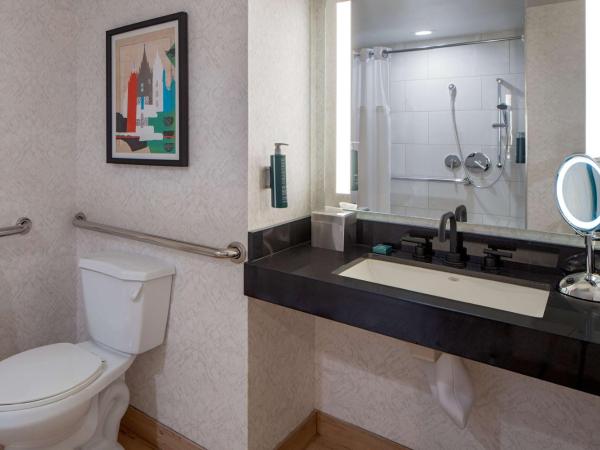 Doubletree Suites by Hilton Salt Lake City : photo 7 de la chambre queen suite with roll-in shower - mobility accessible