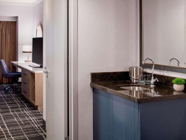 Doubletree Suites by Hilton Salt Lake City : photo 9 de la chambre suite 1 chambre lit king-size avec canapé-lit