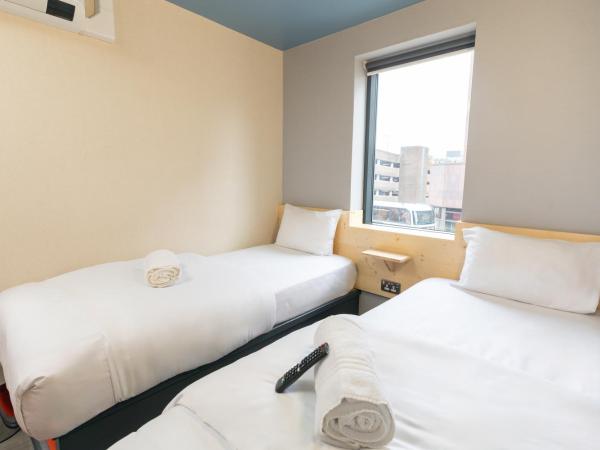 easyHotel Glasgow City : photo 8 de la chambre chambre lits jumeaux