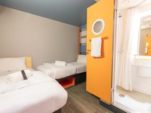 easyHotel Glasgow City : photo 4 de la chambre chambre lits jumeaux - sans fenêtre