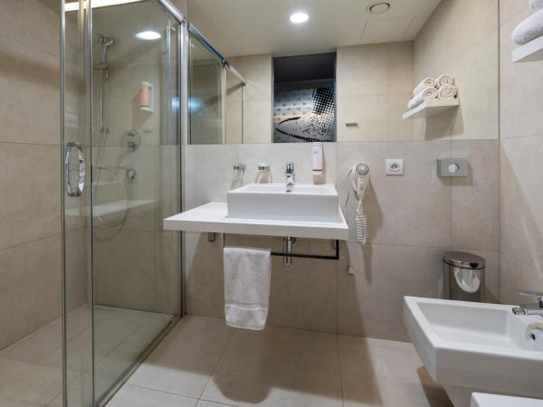 Sono Hotel : photo 5 de la chambre chambre triple confort avec douche