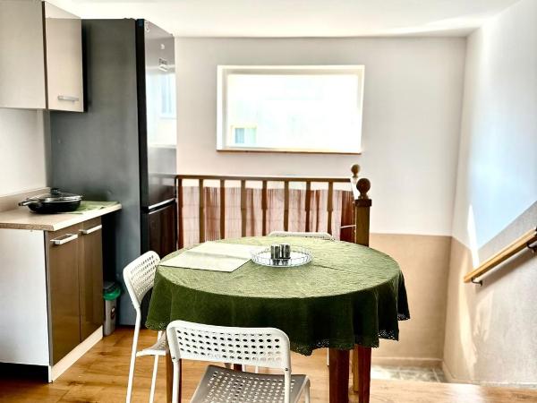 Pokoje na Zaciszu - Metro Zacisze : photo 9 de la chambre chambre double avec salle de bains commune