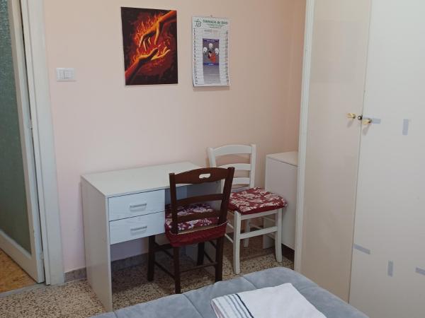 B&B Appartamenti Napoli : photo 9 de la chambre chambre double avec toilettes communes