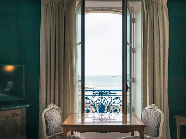 Hôtel France et Chateaubriand : photo 10 de la chambre chambre familiale prestige - vue sur mer