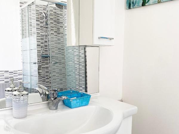 EASYROOMS ONE : photo 4 de la chambre chambre double avec salle de bains privative extérieure