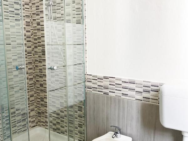 EASYROOMS ONE : photo 9 de la chambre chambre double avec salle de bains privative extérieure