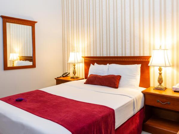 Hotel St. James : photo 2 de la chambre chambre lit queen-size