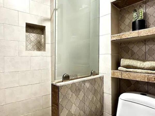 #1-Rooftop Garden-7 Bedrooms-9 Beds-3 Kitchens : photo 5 de la chambre chambre double - vue sur parc