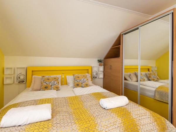 Balaton Fantasy Villa : photo 8 de la chambre appartement - vue sur lac