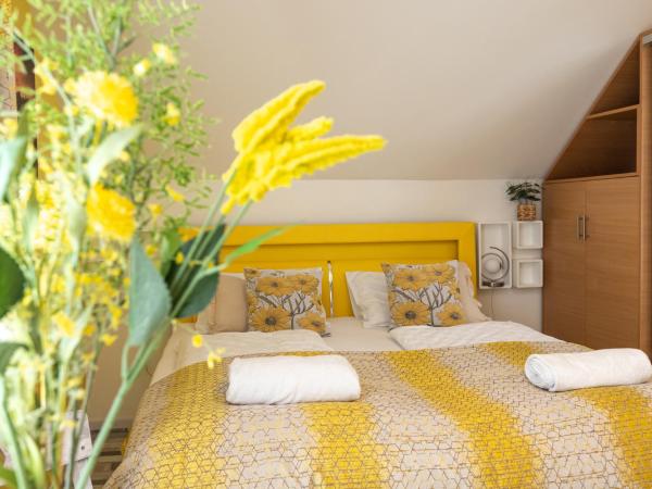 Balaton Fantasy Villa : photo 9 de la chambre appartement - vue sur lac