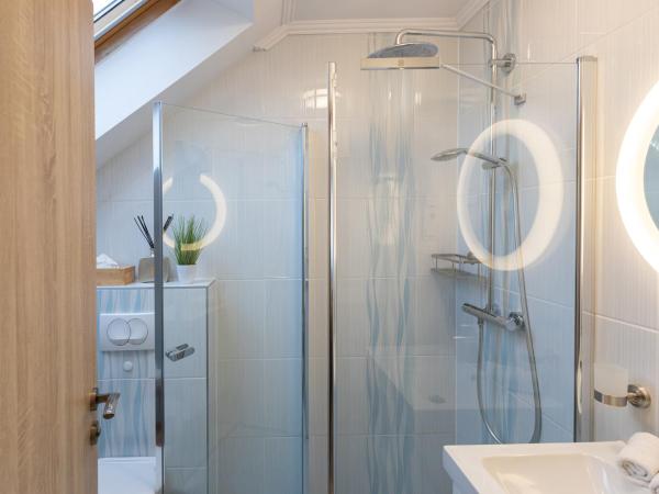 Balaton Fantasy Villa : photo 9 de la chambre chambre standard lit queen-size