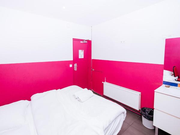 Hotel De La Poste : photo 3 de la chambre chambre simple avec salle de bains commune