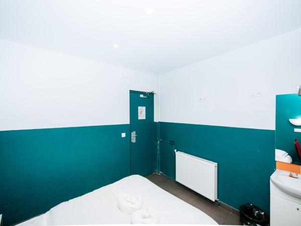 Hotel De La Poste : photo 9 de la chambre chambre simple avec salle de bains commune