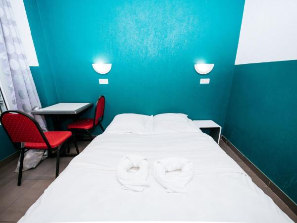 Hotel De La Poste : photo 10 de la chambre chambre simple avec salle de bains commune