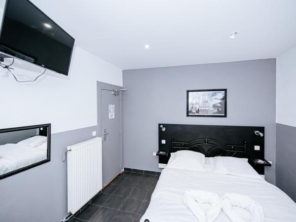 Hotel De La Poste : photo 10 de la chambre chambre double standard avec salle de bains commune