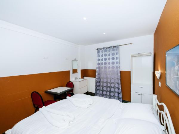 Hotel De La Poste : photo 6 de la chambre chambre simple avec salle de bains commune