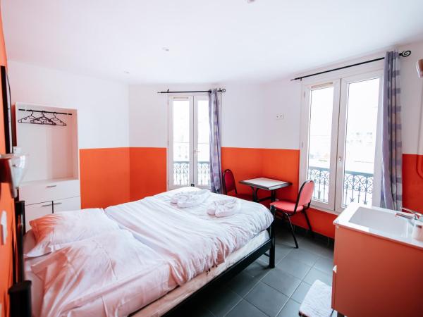 Hotel De La Poste : photo 4 de la chambre chambre double standard avec salle de bains commune