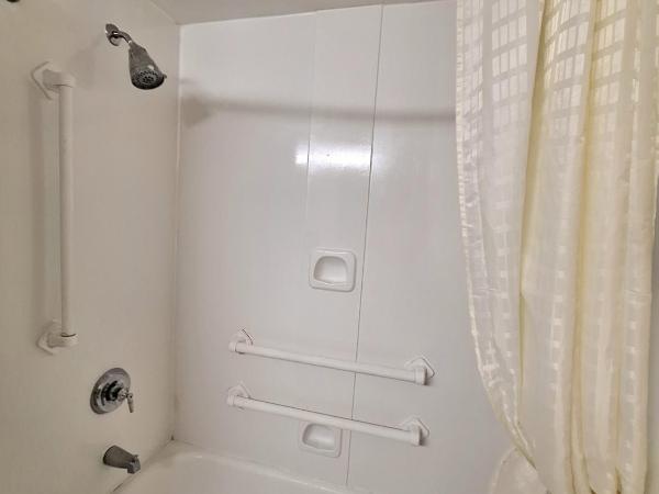 Trident Inn & Suites New Orleans : photo 10 de la chambre chambre lit king-size - accessible aux personnes à mobilité réduite