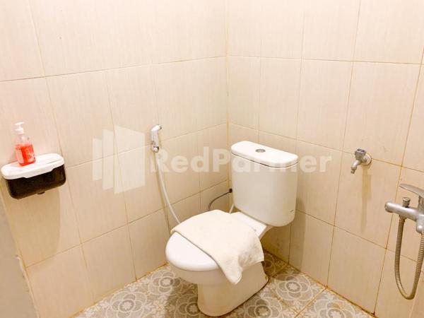 Hotel Andono near YIA Mitra RedDoorz : photo 5 de la chambre chambre lits jumeaux deluxe