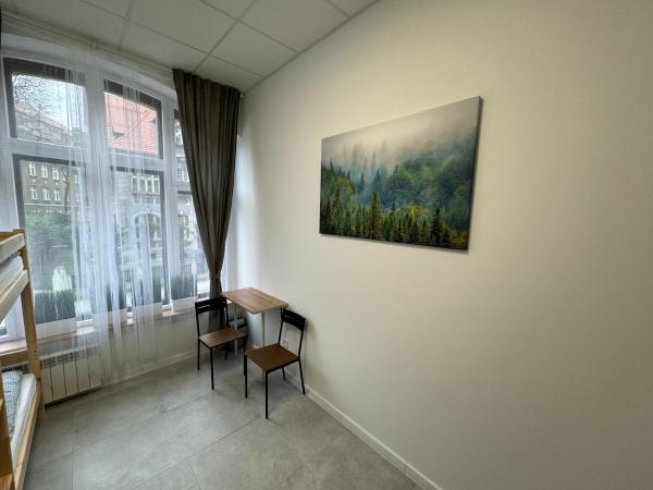 Green Hostel Katowice - 24h Free Parking : photo 6 de la chambre chambre quadruple