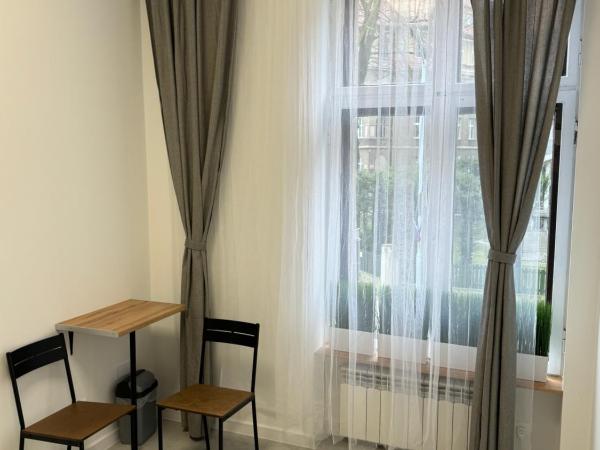 Green Hostel Katowice - 24h Free Parking : photo 1 de la chambre chambre double