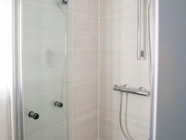 acama Hotel & Hostel Kreuzberg : photo 4 de la chambre chambre triple