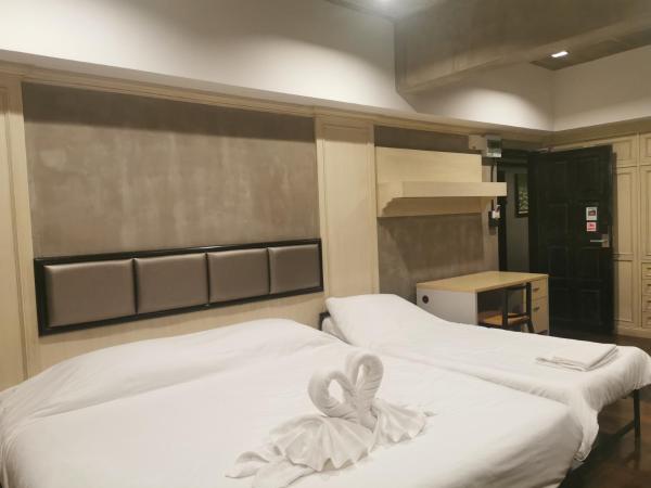 bangkok bed place : photo 4 de la chambre chambre triple avec douche