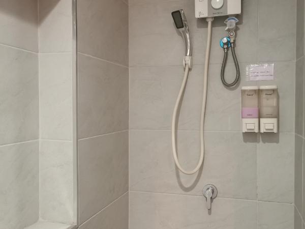 bangkok bed place : photo 7 de la chambre chambre triple avec douche