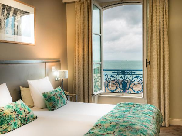 Hôtel France et Chateaubriand : photo 2 de la chambre chambre double ou lits jumeaux supérieure - vue sur mer