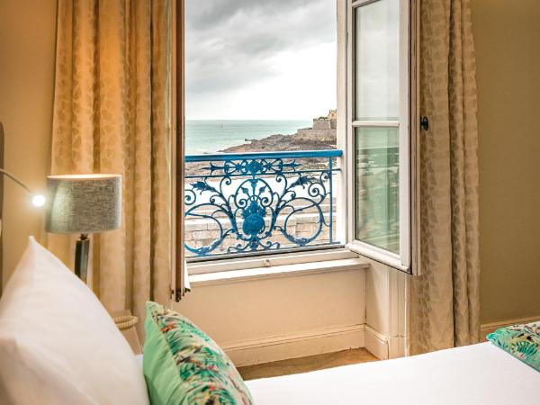 Hôtel France et Chateaubriand : photo 3 de la chambre chambre double ou lits jumeaux supérieure - vue sur mer