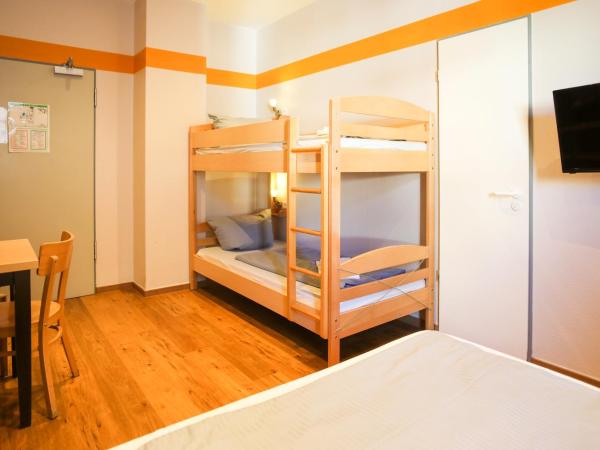 acama Hotel & Hostel Kreuzberg : photo 5 de la chambre chambre quadruple