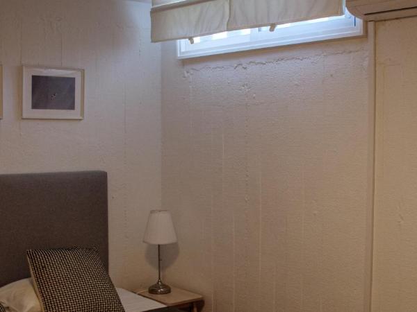 Pine House - Faro Airport, Beach and City Center : photo 5 de la chambre chambre double standard avec salle de bains commune